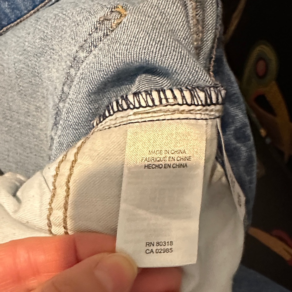 Lucky Brand Distressed straight leg Jeans. Mid rise with raw hem size 12/31 - Picture 4 of 10